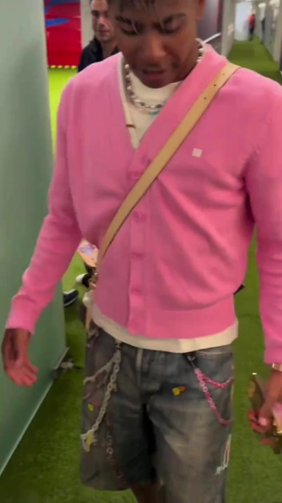 亚马尔赛后穿搭，阿劳霍调侃：我女儿的夹克